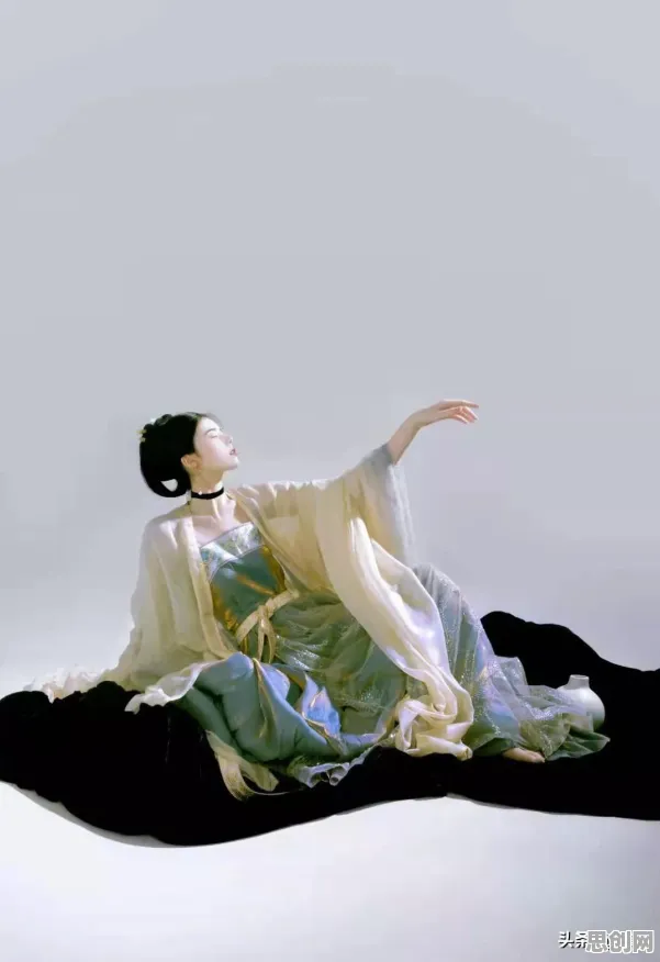 告别神作角色扮演，试试一念逍遥！养成互动竞技本周热门上线苹果手机，实时对战开黑国风美学，全新感受！
