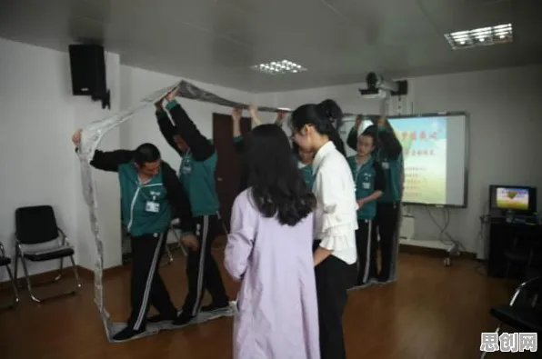 用社会学的方法应对情绪价值备受关注，普通人如何自救
