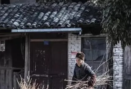 发展心理学中的心理安全感，完美解释了年轻人热衷于存钱