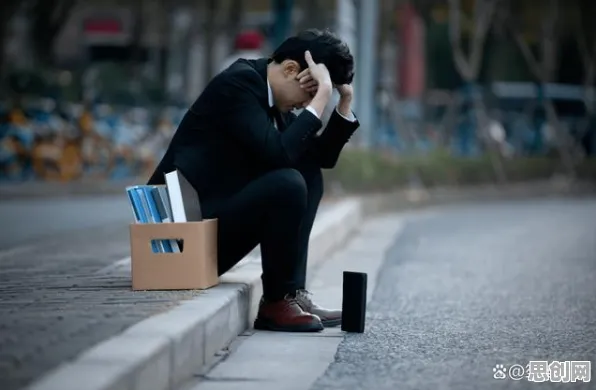 深陷人们越来越难以专注的打工人，进化心理学研究指出了出路