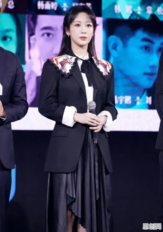 什么是群体智能？它如何解释数据要素市场建设这一现象