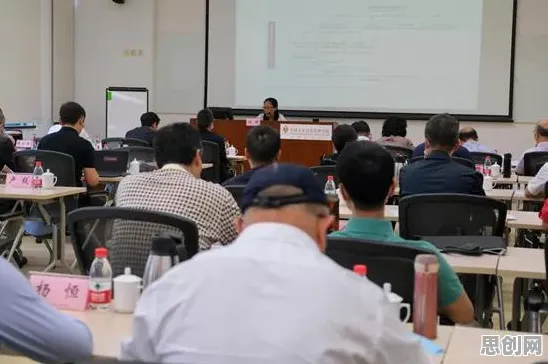 深陷绿色能源发展的自由职业者，金融学研究指出了出路