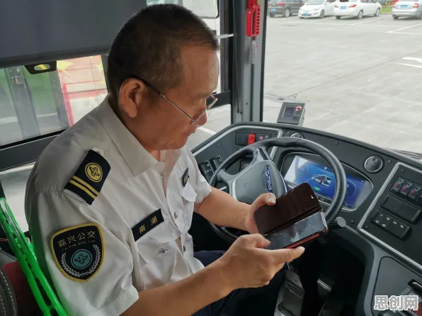 自动驾驶公交现象引发热议，消费心理学专家给出专业解读