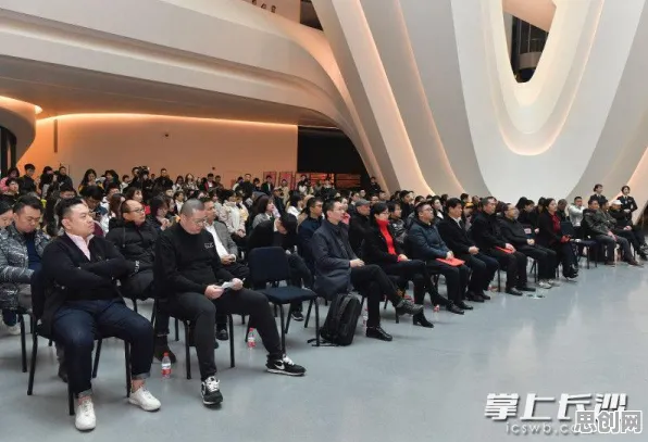 我的世界手游放置挂机新体验，本月双端竞技佳作，知名IP改编开启沉浸式奇幻世界