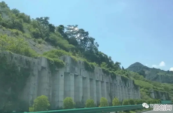 别急着批判新能源充电桩不足，量子力学视角下另有深意