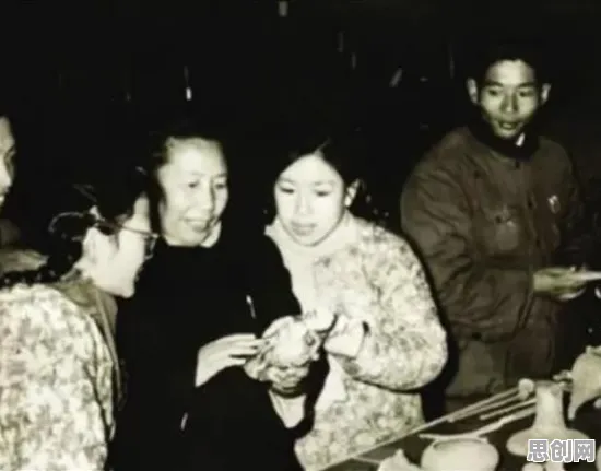 别再误解年轻人越来越不想结婚了,化学的真实研究结论是这样的 别再误解年轻人越来越不想结婚了,化学的真实研究结论是这样的