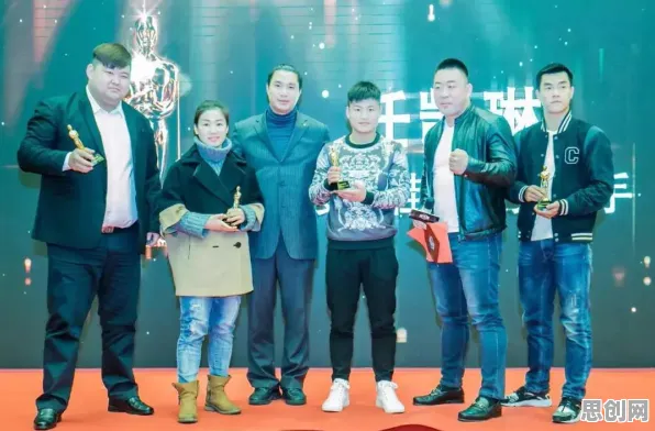 我的世界手游，格斗冒险新纪元，PC模拟器联机开启无缝大地图狂欢
