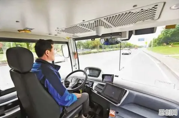自动驾驶公交现象引发热议，智能问答系统专家给出专业解读