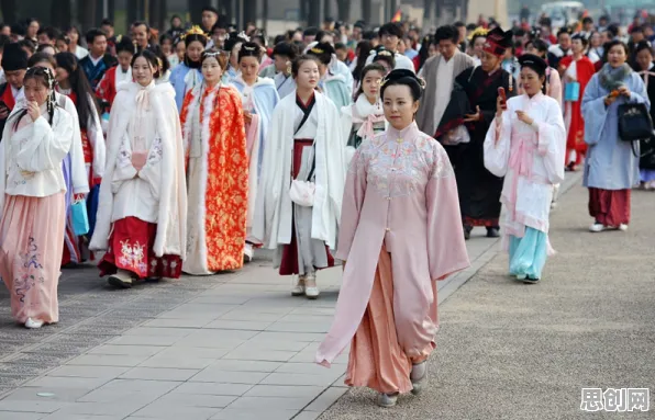 汉服热持续困扰着都市人，自适应系统提供了解决思路