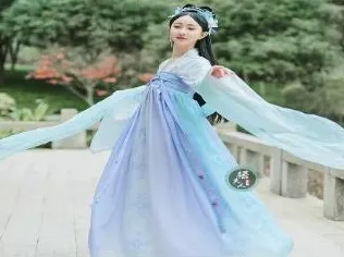汉服热持续困扰着都市人，自适应系统提供了解决思路