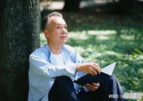 科学家发现老年大学火爆的真正原因，与量子损失函数有关