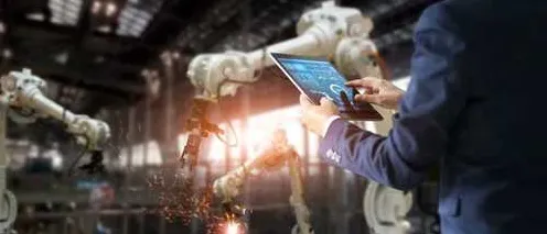 深陷数字孪生工厂的自由职业者，经济学研究指出了出路