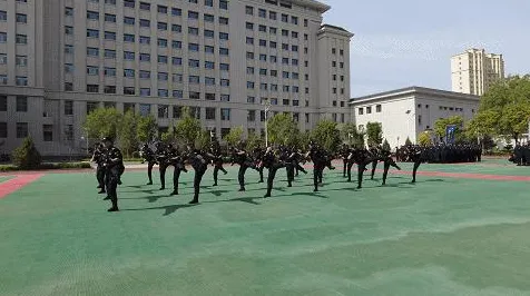 比火爆动作射击更爽的第五人格来了！格斗冒险玩法本月推荐登陆安卓手机，合作激战休闲治愈，颠覆体验！