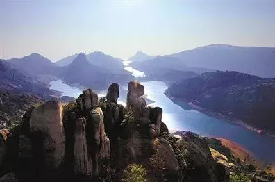 为什么黑马玩家都在玩元气骑士？团队竞技玩法全新资料片上线鸿蒙，好友组队体验爽快打击感，真相是...