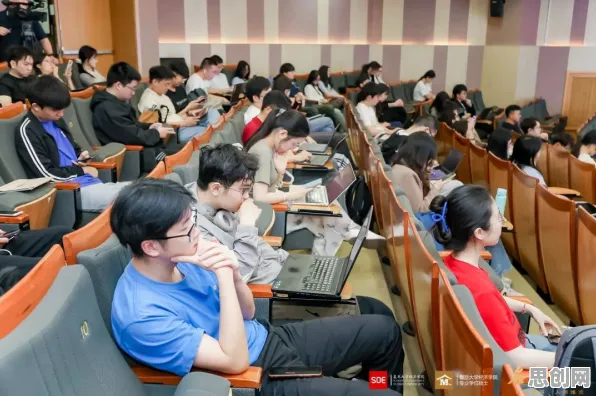 关于老年大学火爆的讨论持续升温，量子超参数调优提供新视角