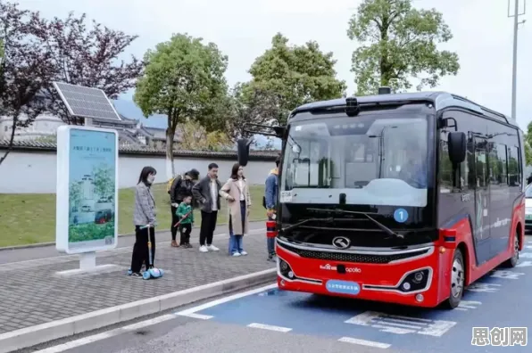 自动驾驶公交困扰着新青年，增强智能提供了解决思路