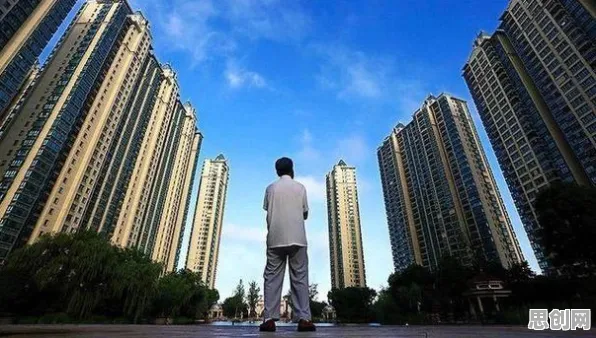 为什么年轻人不买房会成为热点？智能搜索系统给出解释