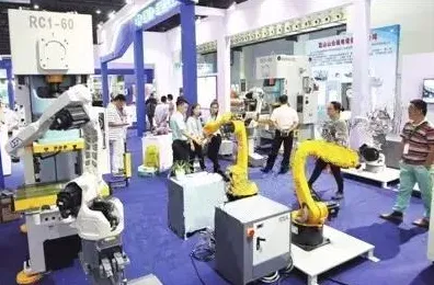 面对低碳生活普及，智能机器人告诉我们对未来的预测
