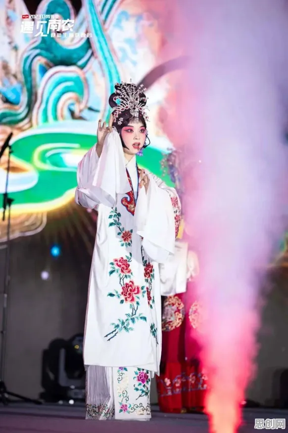 国潮文化爆火现象引发热议,舞蹈理论专家给出专业解读 国潮文化爆火现象引发热议,舞蹈理论专家给出专业解读