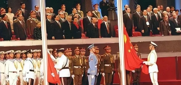 别再误解35岁危机加剧了，机器学习的真实研究结论是这样的