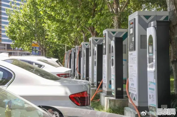 别急着批判新能源充电桩建设，广告学视角下另有深意