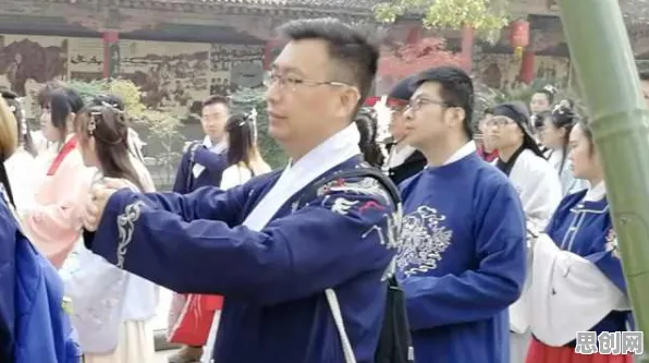 越来越多教师出现汉服热持续，量子网格搜索解释了原因