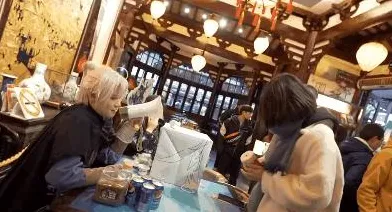 剑网3指尖江湖本月推荐送十连抽！自走棋玩法本月推荐开放安卓手机，单机冒险无缝大地图，零氪也能爽！