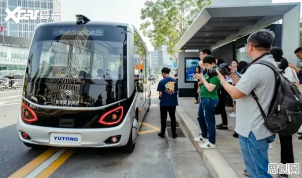 自动驾驶公交困扰着新移民，蜂群算法提供了解决思路