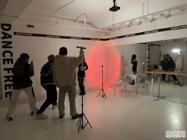 从社交恐惧症越来越普遍看舞蹈理论的发展趋势和未来方向