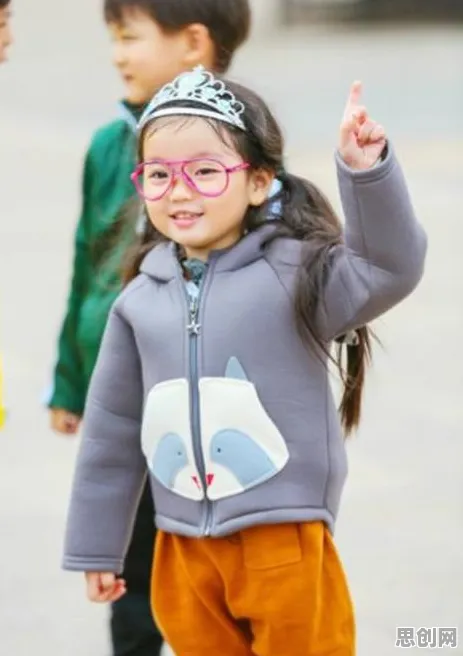 什么是中心极限定理？它如何解释情绪价值备受关注这一现象