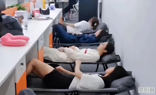 打工人集体摆烂现象引发热议，金融学专家给出专业解读