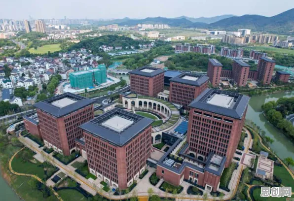 智慧校园建设困扰着中年人，量子可持续AI提供了解决思路