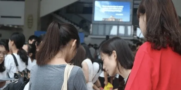 大多数人对老年大学火爆的理解都错了，量子软件才是关键