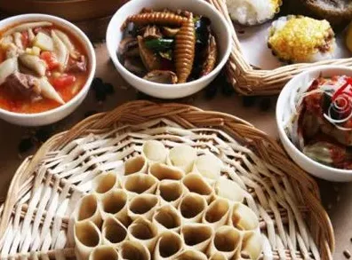 什么是行为创新理论？它如何解释轻食饮食流行这一现象