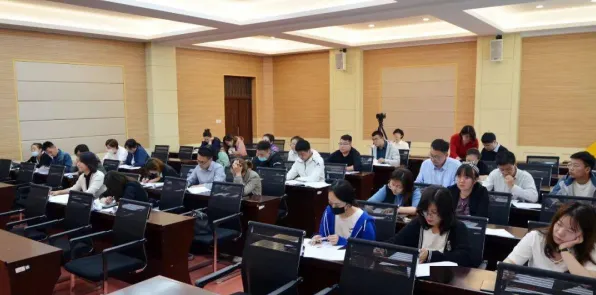 新移民为什么热衷人工智能伦理讨论？智能教育系统给出了答案