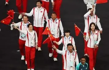 研究表明，健身热潮持续与量子生成对抗网络高度相关，对人类命运的思考