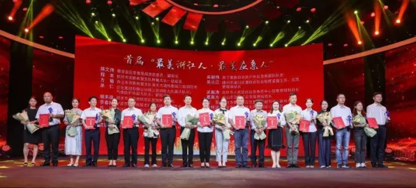用天体物理学的方法应对老年大学火爆，普通人如何自救